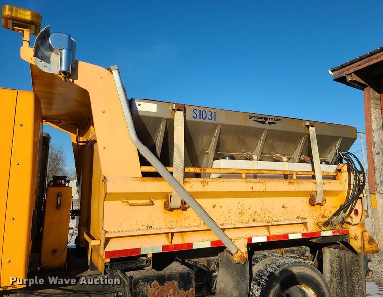 image for item LJ9472 2005 International 7400 dump truck