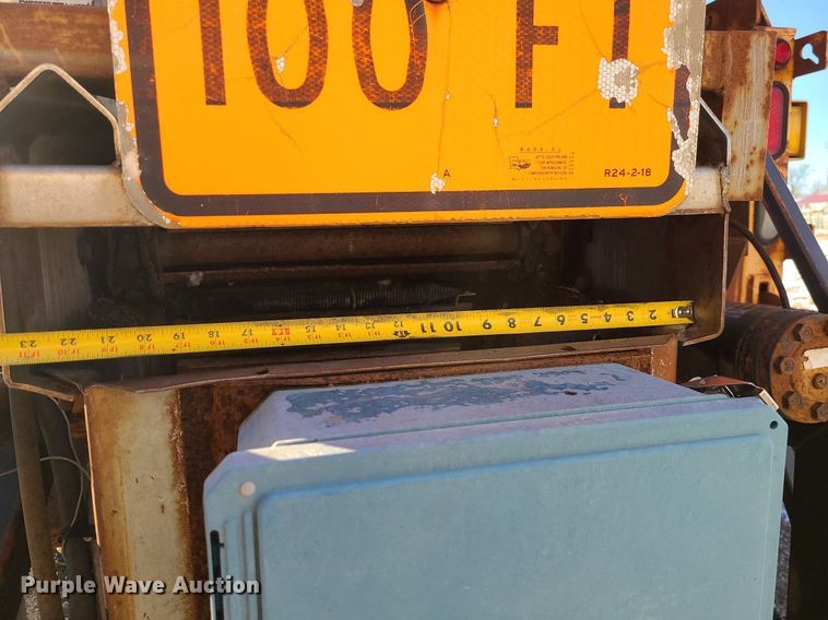 image for item LJ9472 2005 International 7400 dump truck