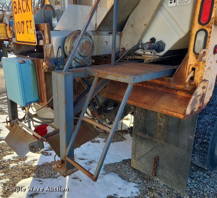 image for item LJ9472 2005 International 7400 dump truck