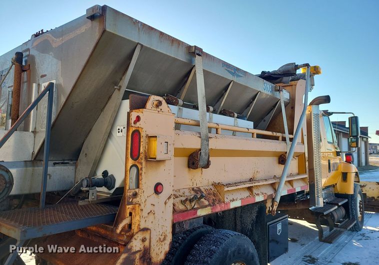 image for item LJ9472 2005 International 7400 dump truck