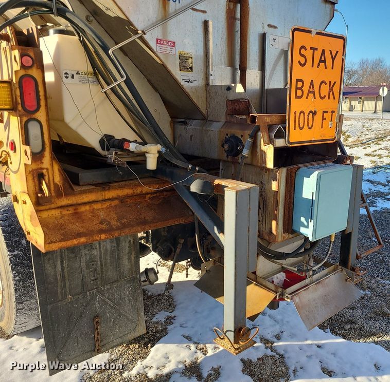 image for item LJ9472 2005 International 7400 dump truck