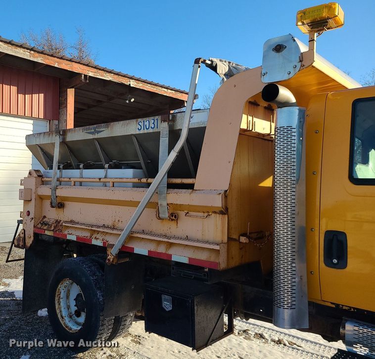 image for item LJ9472 2005 International 7400 dump truck