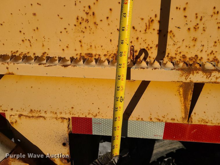 image for item LJ9472 2005 International 7400 dump truck