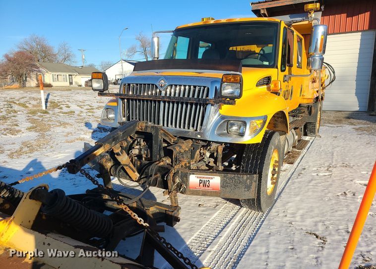 image for item LJ9472 2005 International 7400 dump truck