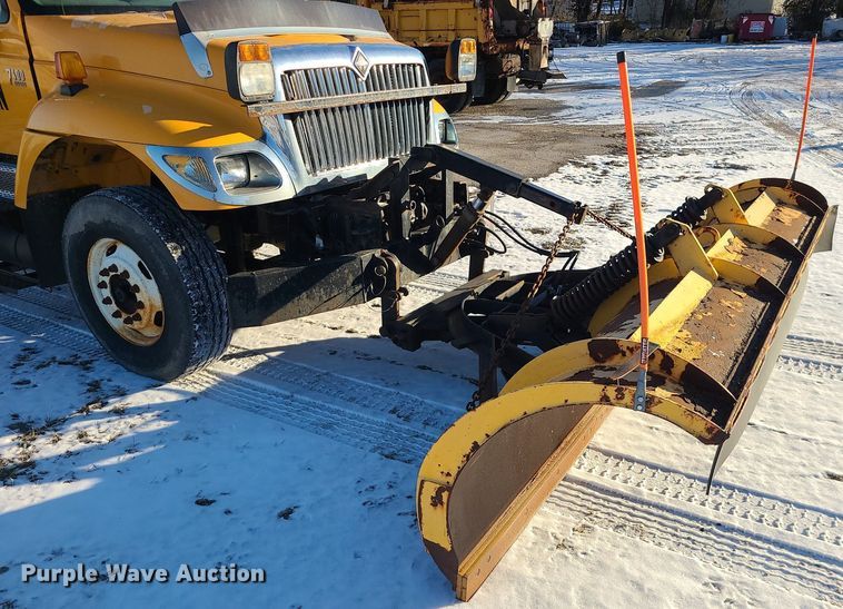 image for item LJ9472 2005 International 7400 dump truck