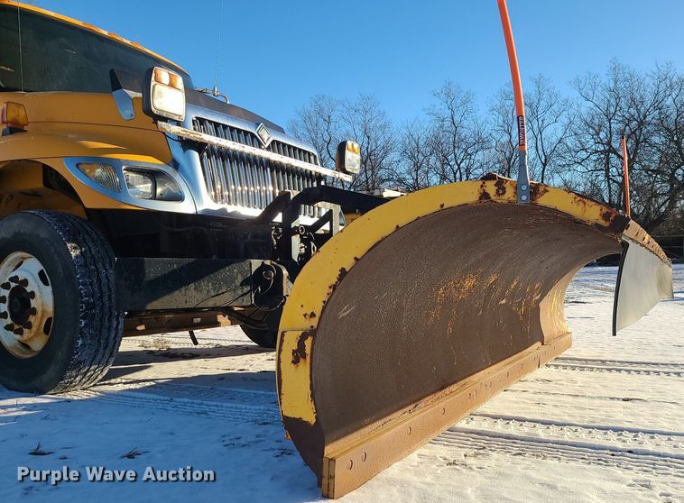 image for item LJ9472 2005 International 7400 dump truck