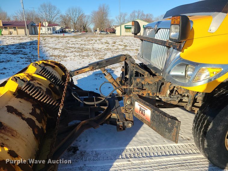 image for item LJ9472 2005 International 7400 dump truck