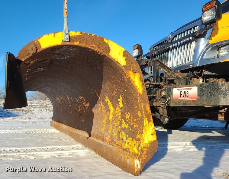 image for item LJ9472 2005 International 7400 dump truck