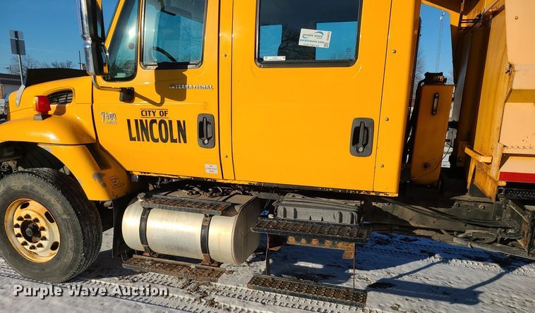 image for item LJ9472 2005 International 7400 dump truck