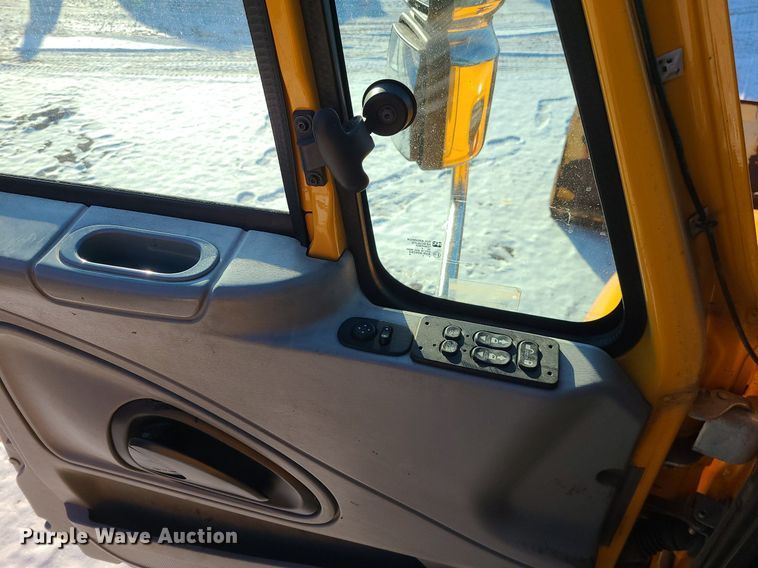 image for item LJ9472 2005 International 7400 dump truck