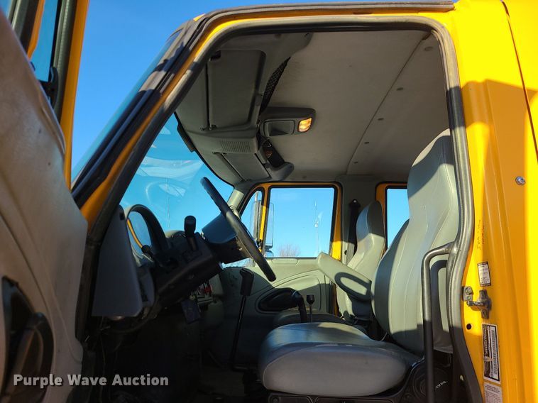 image for item LJ9472 2005 International 7400 dump truck