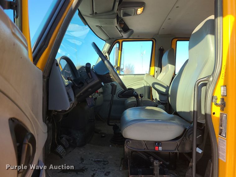 image for item LJ9472 2005 International 7400 dump truck