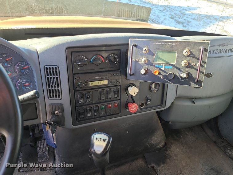 image for item LJ9472 2005 International 7400 dump truck