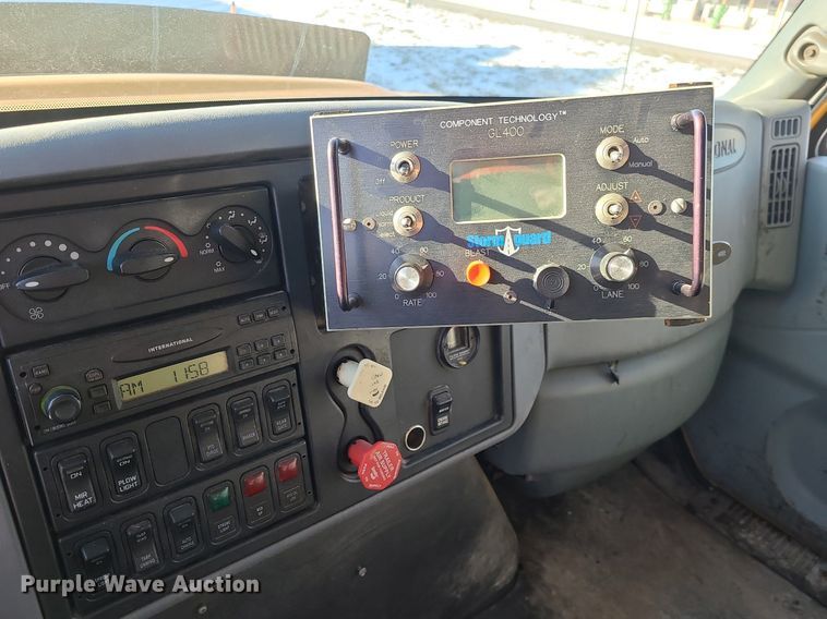 image for item LJ9472 2005 International 7400 dump truck