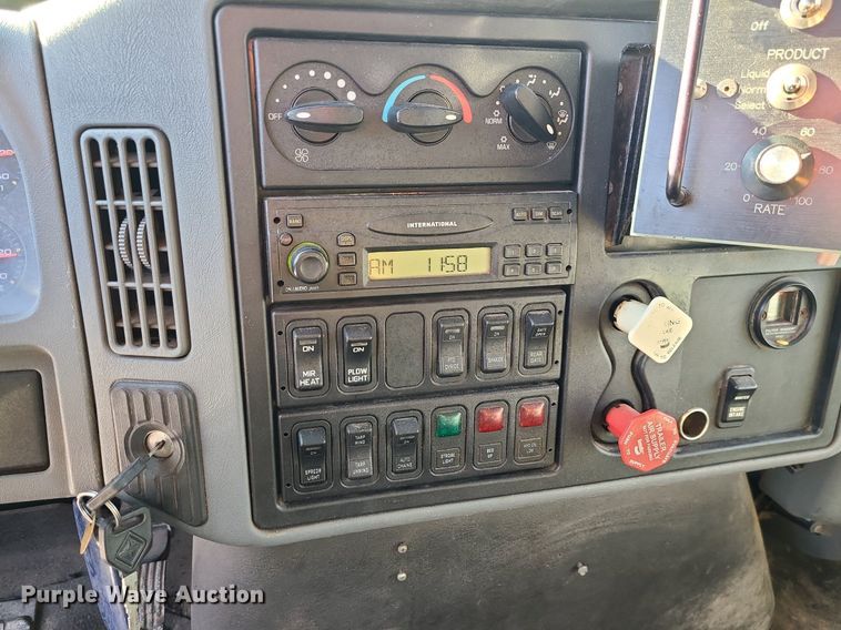 image for item LJ9472 2005 International 7400 dump truck