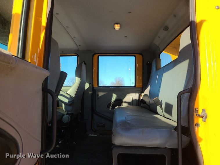 image for item LJ9472 2005 International 7400 dump truck