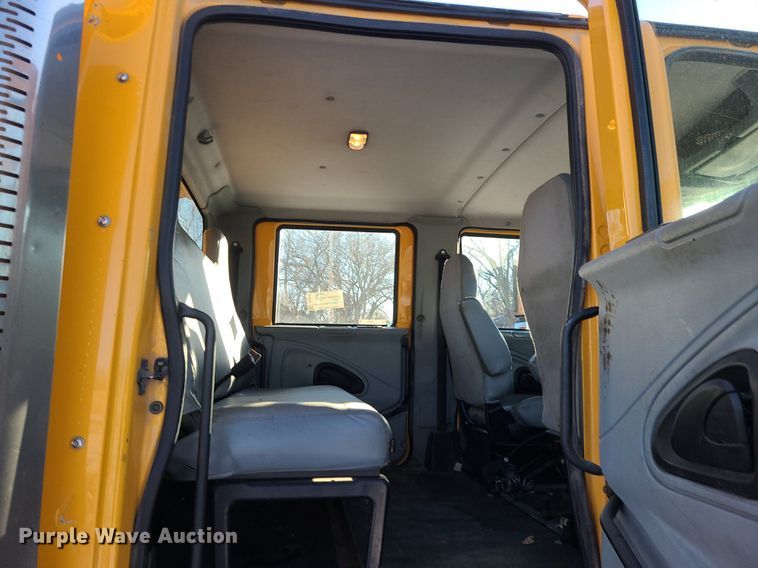 image for item LJ9472 2005 International 7400 dump truck