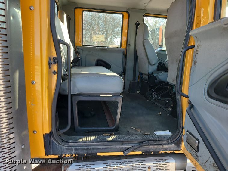 image for item LJ9472 2005 International 7400 dump truck