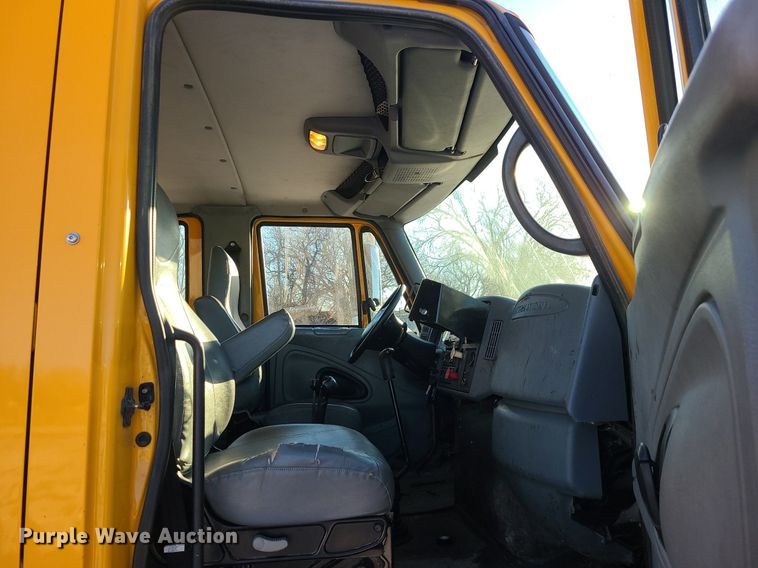 image for item LJ9472 2005 International 7400 dump truck