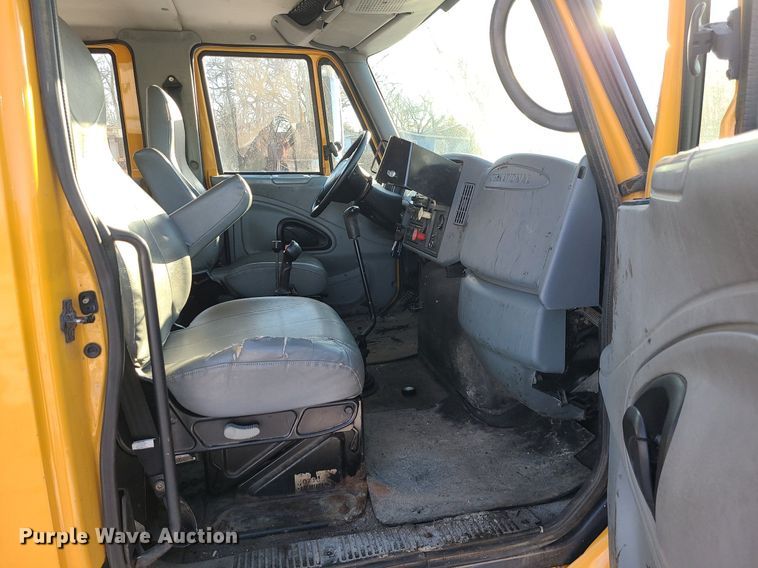 image for item LJ9472 2005 International 7400 dump truck