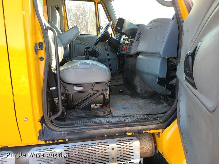 image for item LJ9472 2005 International 7400 dump truck