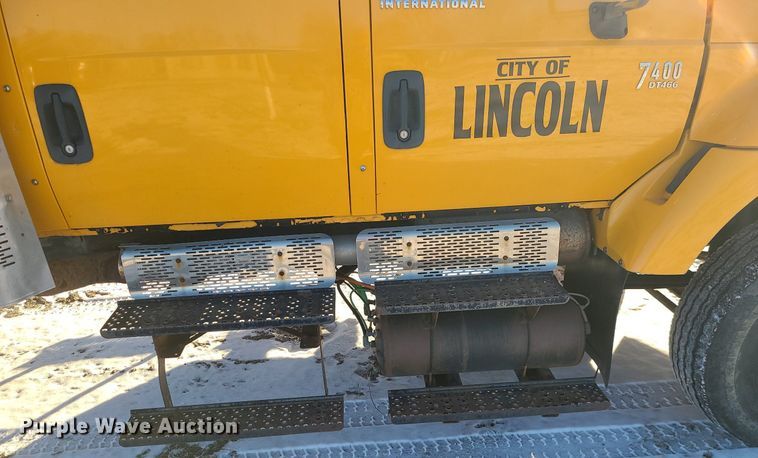 image for item LJ9472 2005 International 7400 dump truck