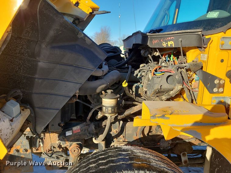 image for item LJ9472 2005 International 7400 dump truck