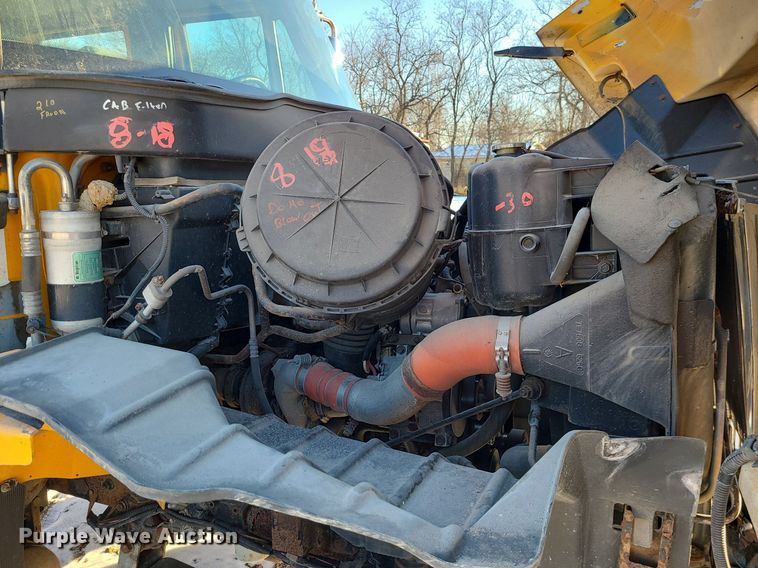 image for item LJ9472 2005 International 7400 dump truck