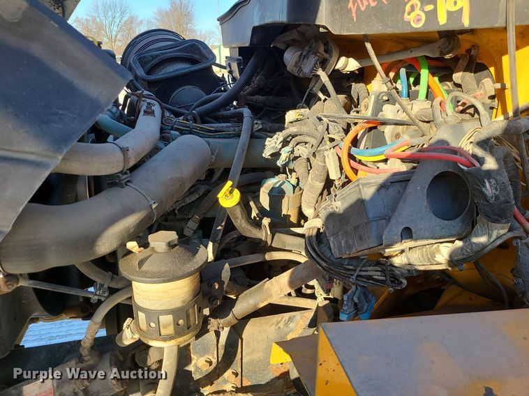 image for item LJ9472 2005 International 7400 dump truck