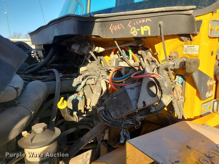 image for item LJ9472 2005 International 7400 dump truck