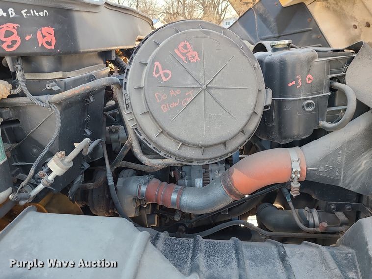 image for item LJ9472 2005 International 7400 dump truck