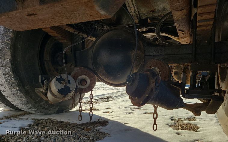 image for item LJ9472 2005 International 7400 dump truck