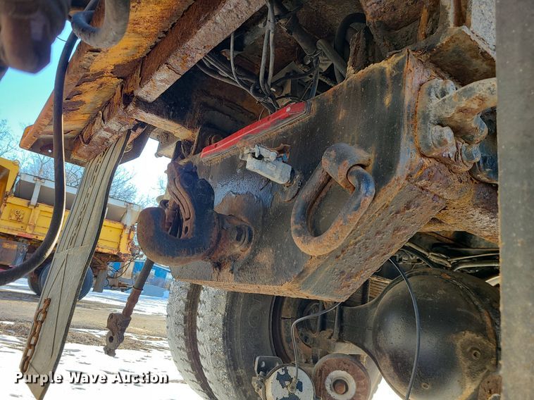 image for item LJ9472 2005 International 7400 dump truck