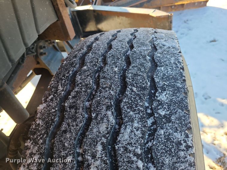 image for item LJ9472 2005 International 7400 dump truck