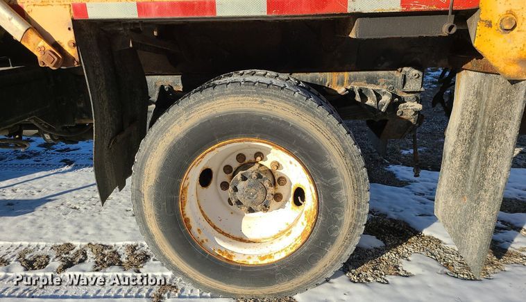 image for item LJ9472 2005 International 7400 dump truck