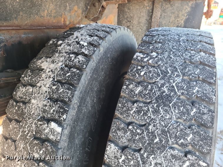 image for item LJ9472 2005 International 7400 dump truck