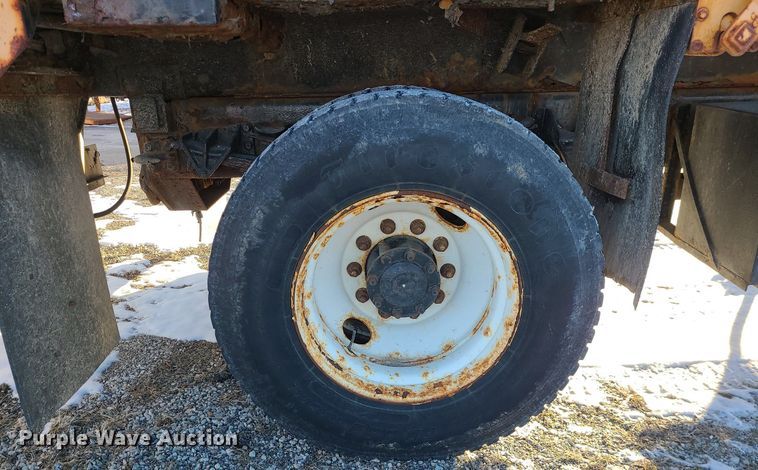 image for item LJ9472 2005 International 7400 dump truck