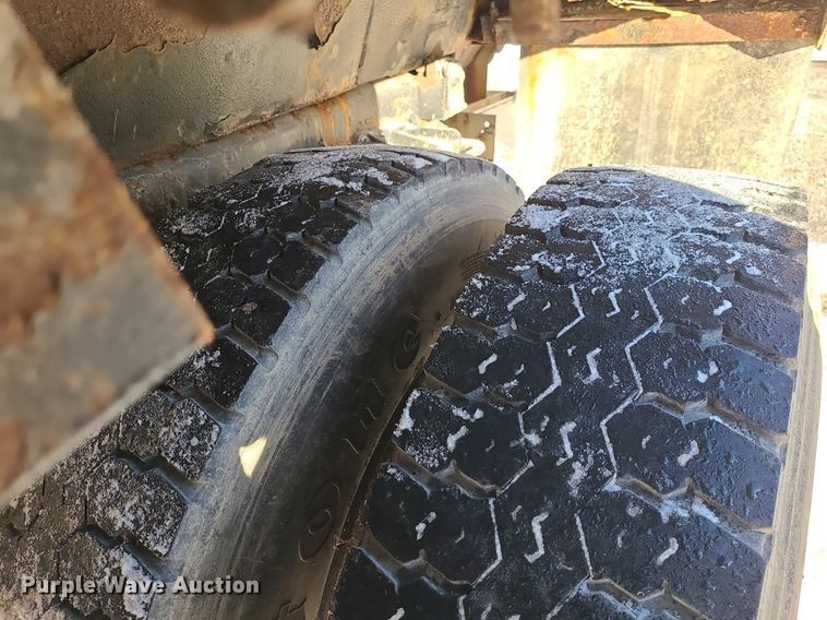 image for item LJ9472 2005 International 7400 dump truck