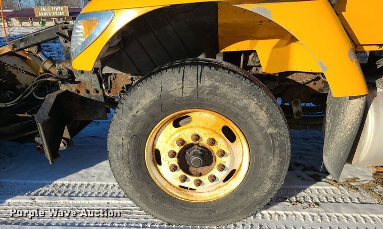 image for item LJ9472 2005 International 7400 dump truck