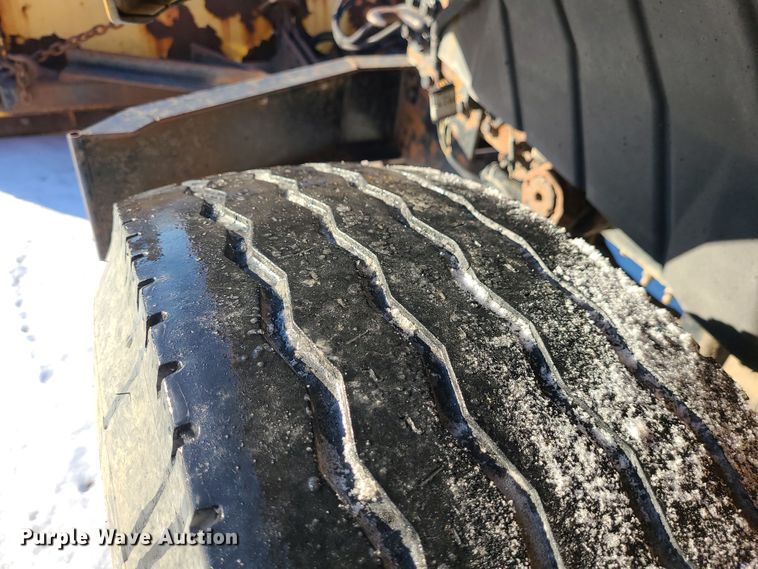 image for item LJ9472 2005 International 7400 dump truck