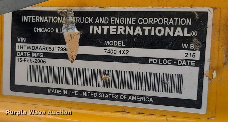 image for item LJ9472 2005 International 7400 dump truck