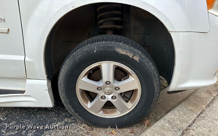 image for item LK9711 2011 Dodge Grand Caravan  handicap accessible van