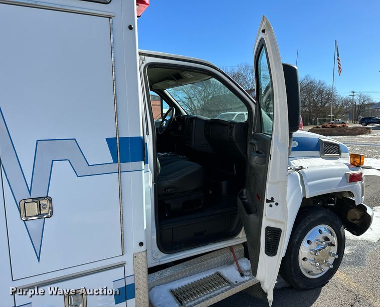 image for item LK9769 2008 GMC C4500 ambulance