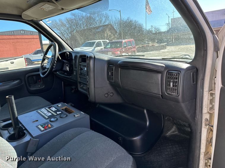 image for item LK9769 2008 GMC C4500 ambulance