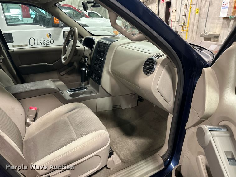 image for item LO9466 2006 Ford  Explorer SUV