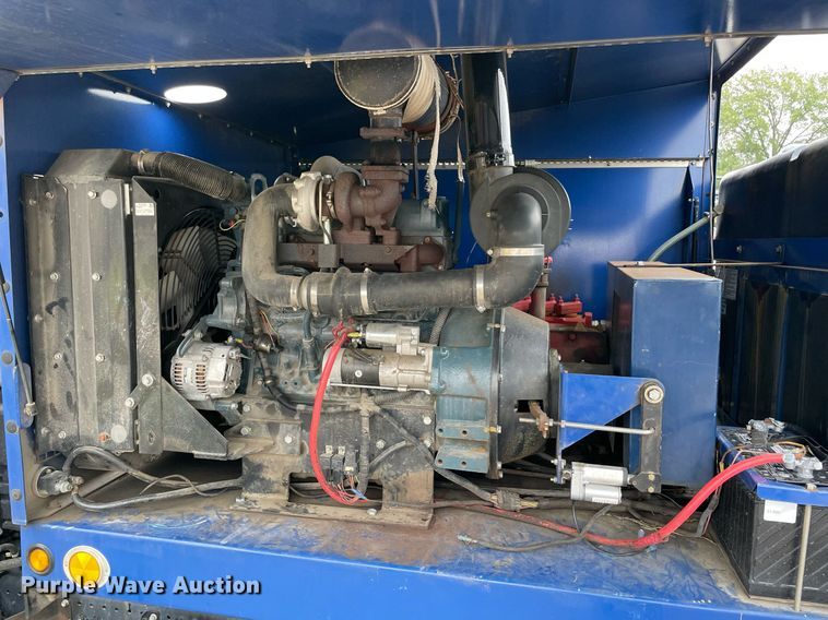 image for item LV9202 2015 Isuzu NQR sewer jetter truck