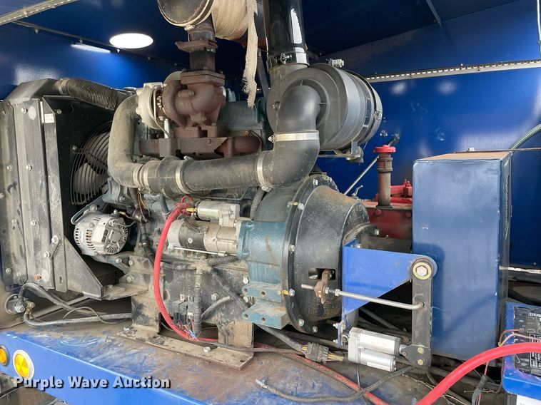 image for item LV9202 2015 Isuzu NQR sewer jetter truck