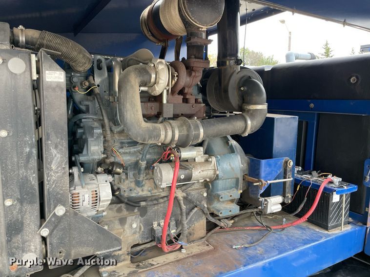 image for item LV9202 2015 Isuzu NQR sewer jetter truck