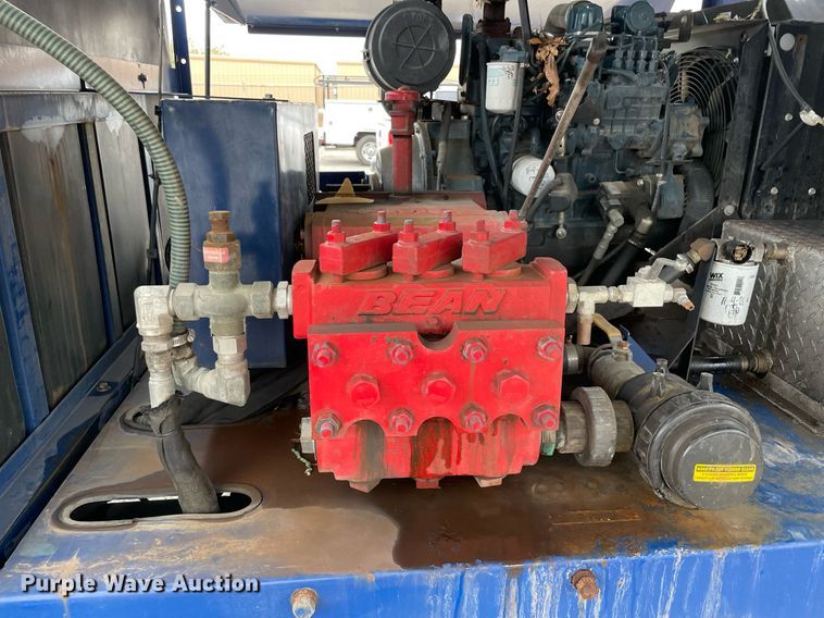 image for item LV9202 2015 Isuzu NQR sewer jetter truck