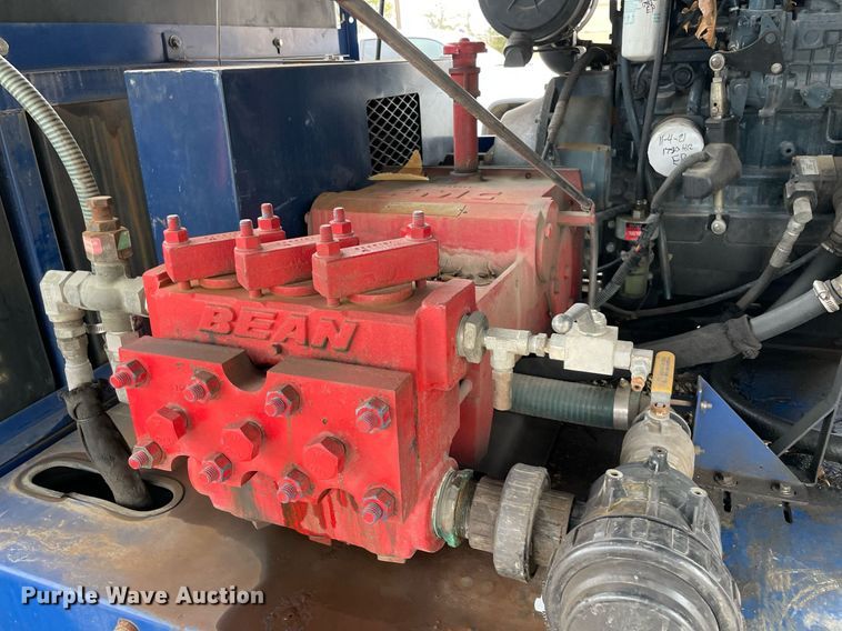 image for item LV9202 2015 Isuzu NQR sewer jetter truck